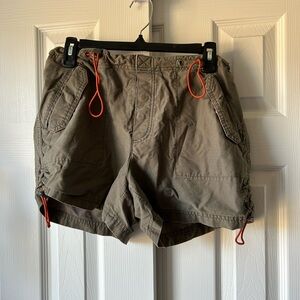 American Eagle Outfitters Cargo Shorts in Brown with Red Details